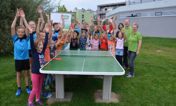 In Feldkirchen freut man sich über den neuen Tischtennistisch. Foto: Eltnernverein/Wallner