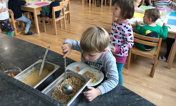Besonders Kinder brauchen ausgewogenes, gesundes Essen. Foto: Honsig
