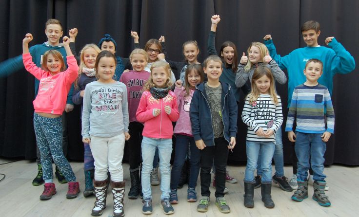 Die Kinder und Jugendlichen freuen sich auf die Vorstellungen. Foto: Hofstätter