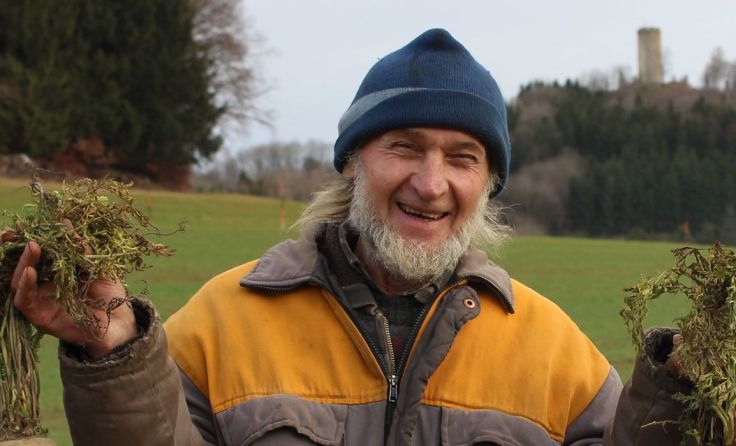 Erwin Dobesberger darf sich über riesige Karotten freuen. Fotos: Hamedinger