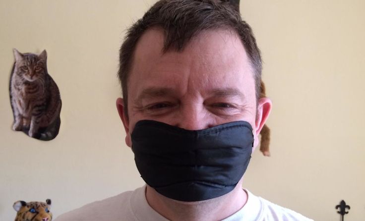 Das Anlegen der Maske will geübt sein. Foto: Lichtenauer