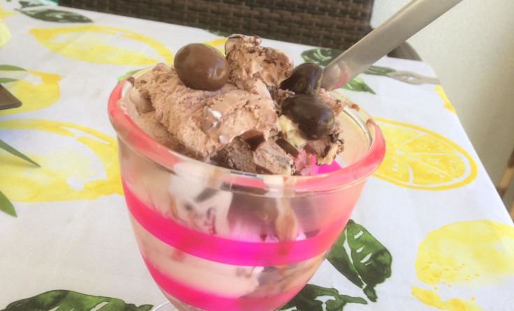 Ein Eisbecher kann die Stimmung heben. Foto: Lichtenauer