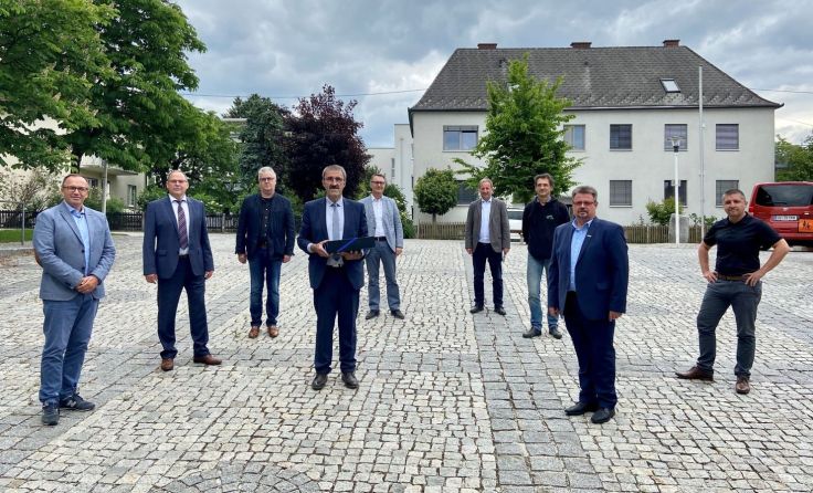 Mitglieder des SHV-Vorstandes bedanken sich bei Ferdinand Kaineder. Foto: Rathgeb