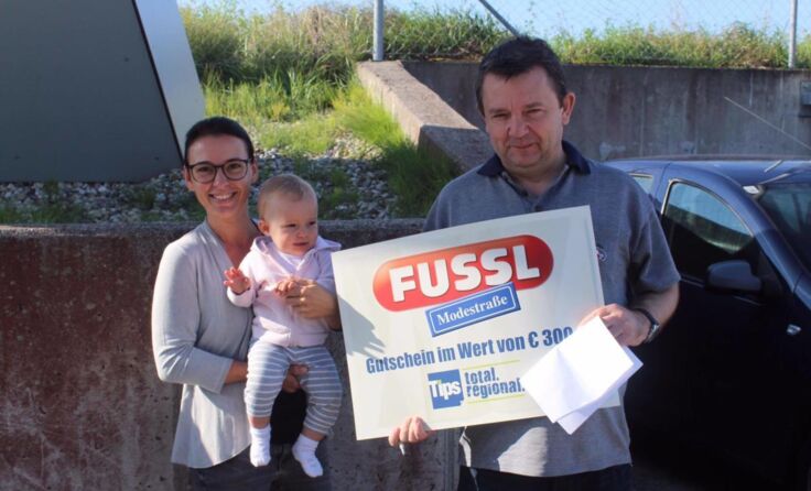 ictoria Hofer mit Tochter Paula und Glücksengerl Andreas Hamedinger. (Foto: Strobel)