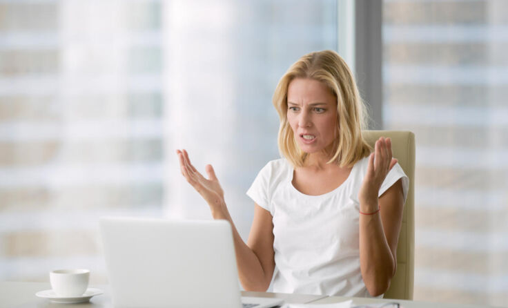 Frauen werden im Internet oft beschimpft. (Foto: fizkes/shutterstock.com)