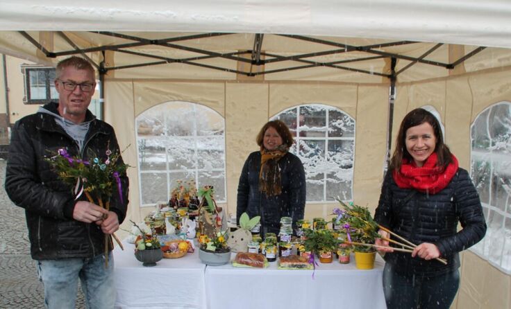 Andreas Kaiser, Marianne Limberger und Anita Eckerstorfer am Bauernmarkt. (Foto: Eckerstorfer)