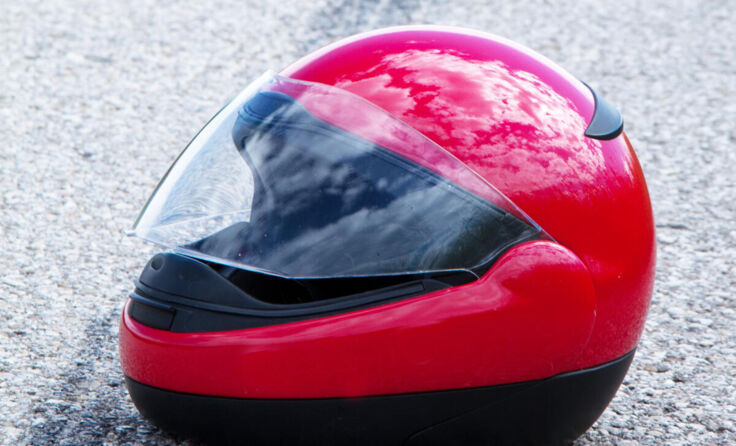 Ein Unfall mit Motorrad. Verkehrsunfall mit Bremsspur auf Strasse. Symbolfoto. (Foto: Erwin Wodicka)
