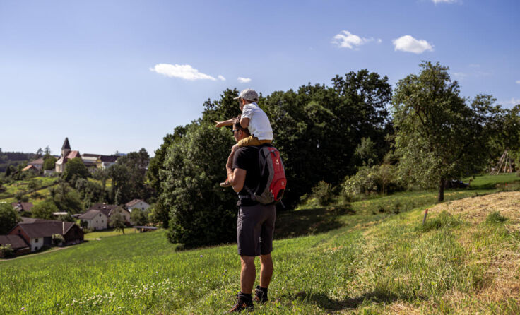 Gemeinsam wird Walding beim Wandern erkundet. (Foto: Andrea Engleder)