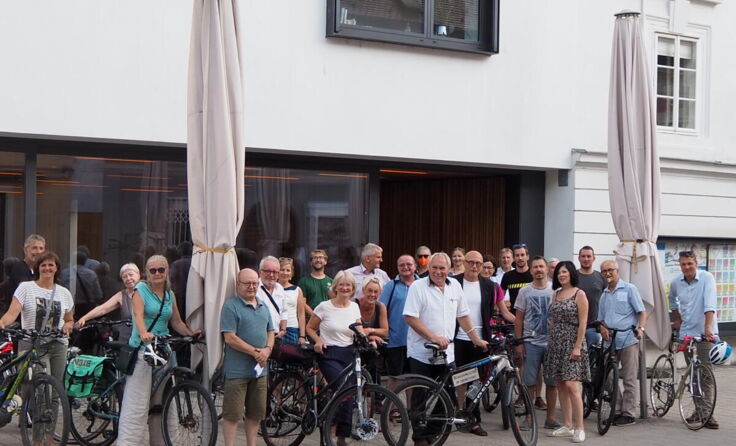 Mit dem Fahrrad ging es auf das Gemeindeamt. (Foto: Gemeinde)