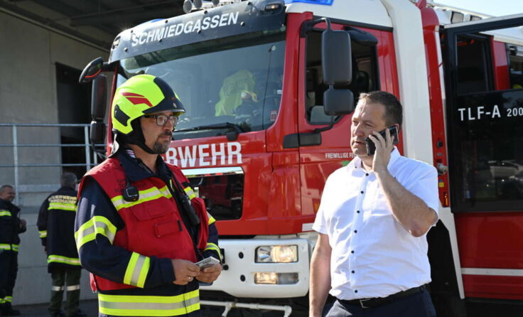 Der Einsatz wurde besprochen. (Foto: TEAM FOTOKERSCHI.AT / SCHARTNER)