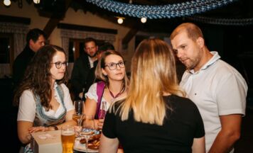 Bier und Weißwürste am Oktoberfest