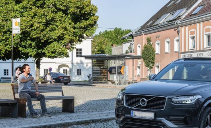 In Ottensheim werden Mitfahrbankerl aufgestellt. (Foto: Stefan Weinberger)