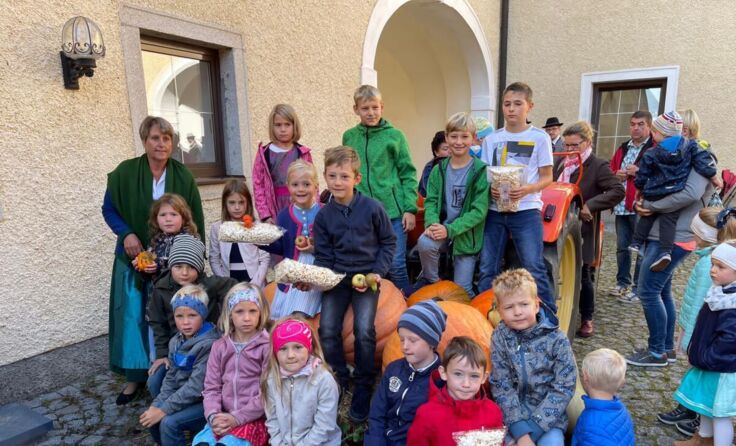 Die Kinder und ihre Kürbisse. (Foto: Landjugend Feldkirchen)