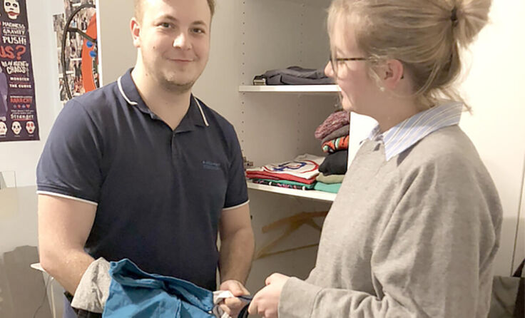 Mit alten Kleidern anderen helfen. (Foto: Simon Panholzer)