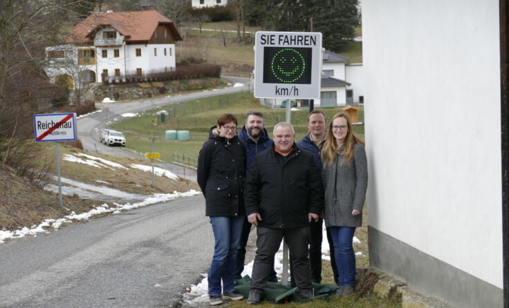 Bürgermeister Peter Rechberger und der Vorstand des Vereins (Foto: Czejka)