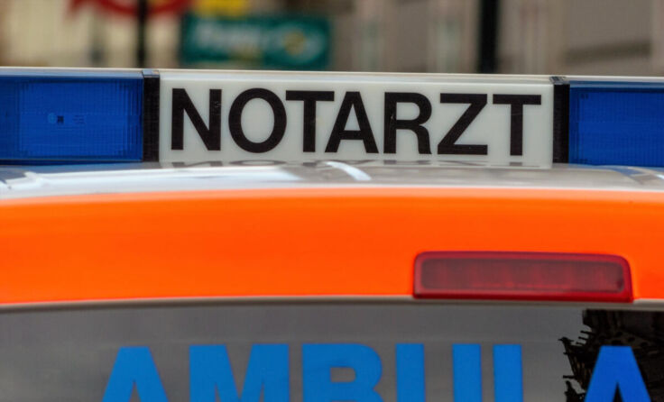 Der Mann wurde in das Krankenhaus gebracht. (Foto: Erwin Wodicka -)