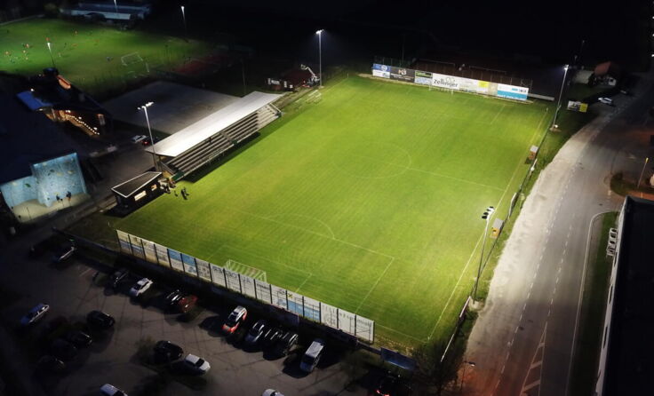 Das neue Flutlicht wird am 23. April in Betrieb genommen. (Foto: SPG Walding)