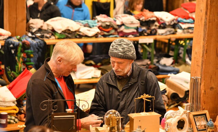 Handeln gehört zu einem Flohmarkt. (Foto: Ganglberger)