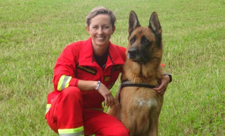 Nadine Aumayr und ihr Hund Arton. (Foto: Hamedinger)