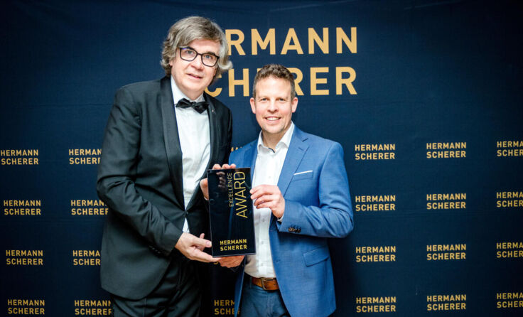 Kris Lenhart (rechts) bei der Preisverleihung. (Foto: Justin Bockey)