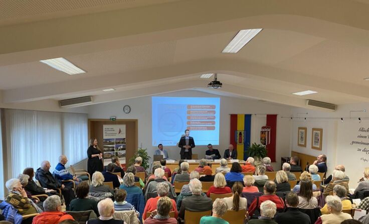 Zahlreiche Senioren kamen zur Informationsveranstaltung. (Foto: Gemeinde)