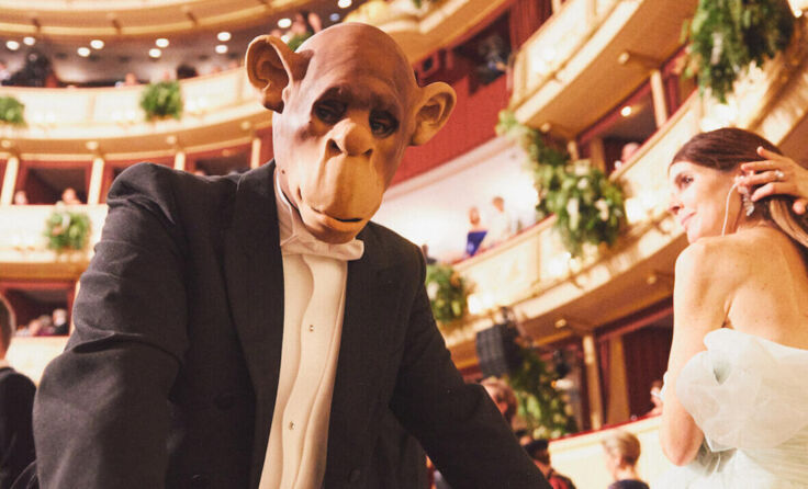 Einen Affen am Opernball gibt es auch nicht jedes Jahr. (Foto: Julia Traxler)