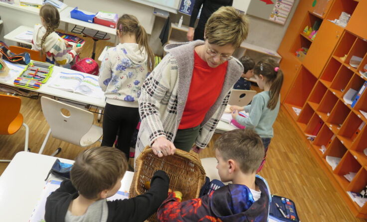 Die Kinder freuten sich über die Ostereier. (Foto: Elternverein Feldkirchen)