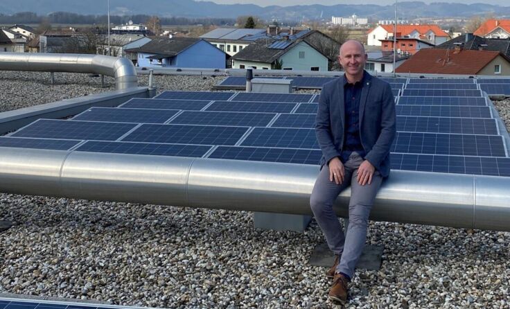 Bürgermeister David Allerstorfer setzt auf Photovoltaik. (Foto: Gemeinde)
