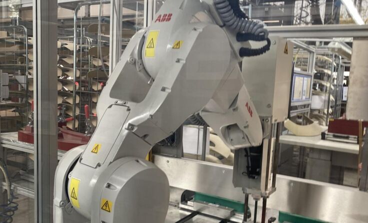 Roboter übernehmen monotone Arbeiten. (Foto: MT-Industrial Solutions)