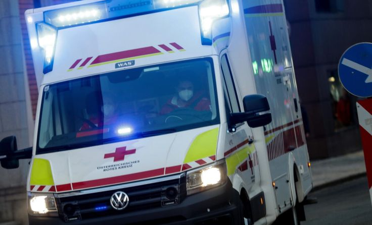 Mit der Rettung ging es für die Verletzten ins Krankenhaus. (Foto: Weihbold)