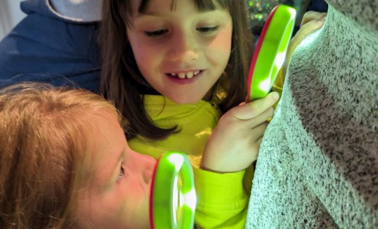 Die Kinder auf Entdeckunsreise. (Foto: Wolfsteiner)