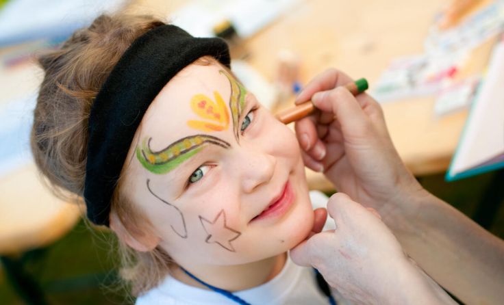 Kinderschminken beim Fest in Gallneukirchen. (Foto: Tobilander/stock.adobe.com)