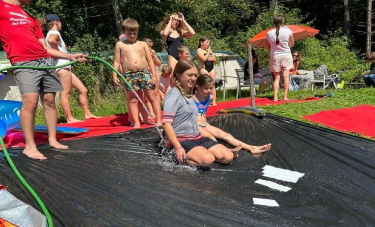Wasser macht in allen Formen Spaß. (Foto: Landjugend Oberneukirchen)