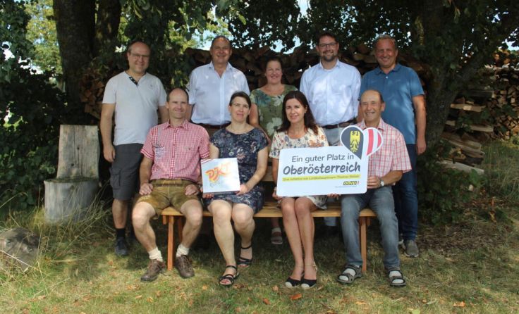 Die Ehrung der Familie Stoiber am "OÖ-Familienbankerl" der ÖVP in Altenberg. (Foto: Hamedinger)