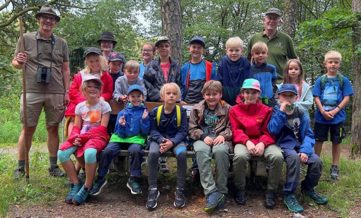 Die Kinder und die Jäger (Foto: Bernhard Lehner)