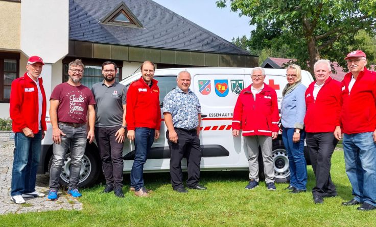 Die Übergabe des neuen E- Auto an das Rote Kreuz Reichenau. (Foto: OÖRK)