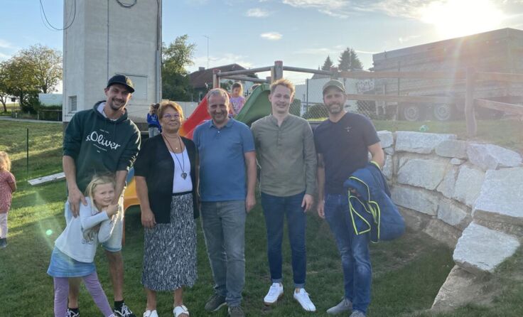 In Oberbairing freut man sich über den neuen Spielolatz. (Foto: Gemeinde)