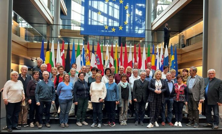 Die Teilnehmer im Europaparlament. (Foto: Seniornebund)
