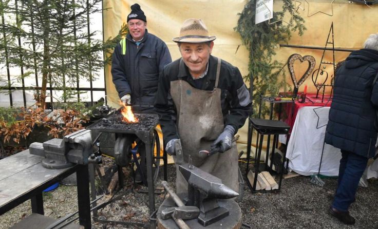 Traditionelles Handwerk erwartet die Besucher am Waxenberger Adventmarkt. (Foto: Ganglberger)