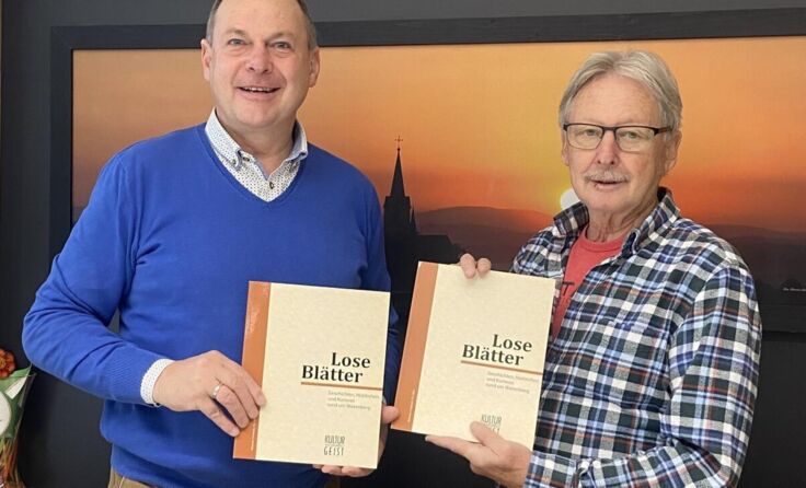 Bürgermeister Josef Rathgeb und Autor Friedrich Wimmer. (Foto: Gemeinde)