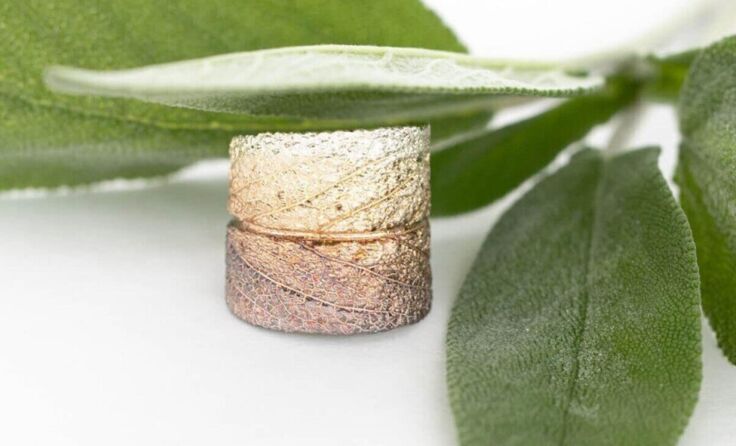 Schmuck entsteht etwa aus Salbeiblättern. (Foto: Strolz )