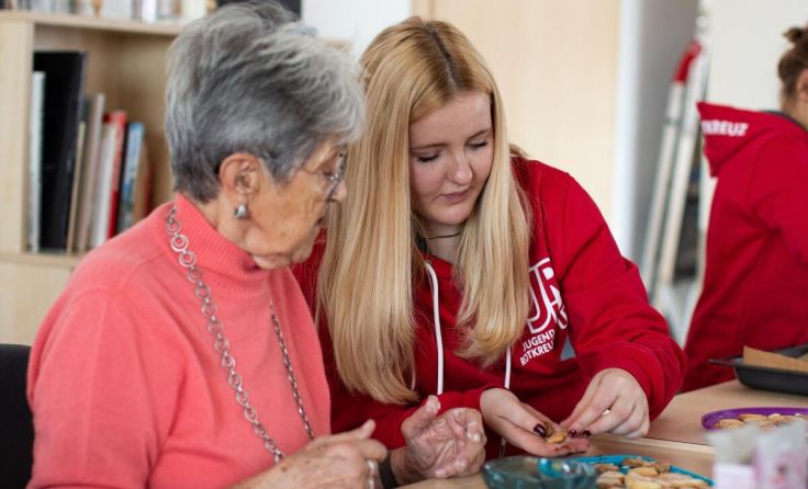 Gemeinsam wurden Kekse gebacken. (Foto: OÖRK/Tröbinger)