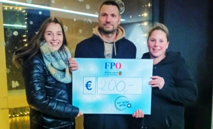 Ortsobmann Stellvertreter Martin Mühlberger bei der Spendenübergabe (Foto: FPÖ UU)