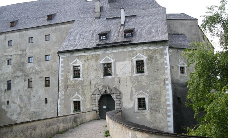 Das Ziel der Wanderer ist die Burg Altpernstein in Micheldorf. Foto: Kreilhuber