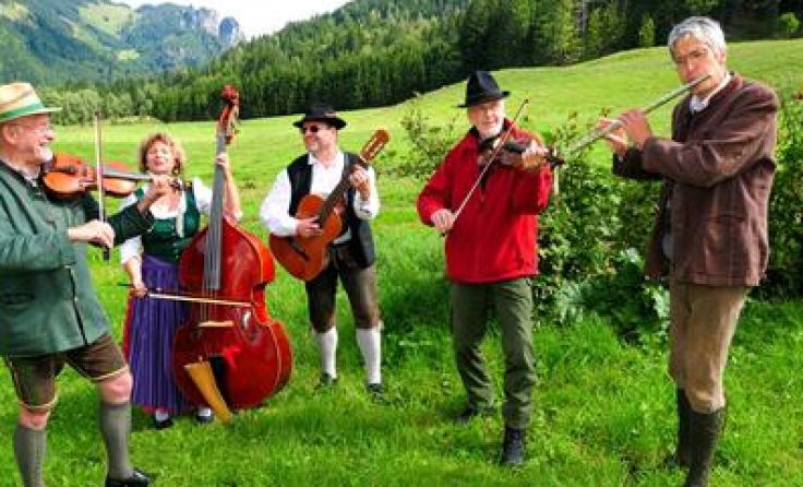 Volksmusik ertönt zum Ausklang des Almsommers über der Egglalm.