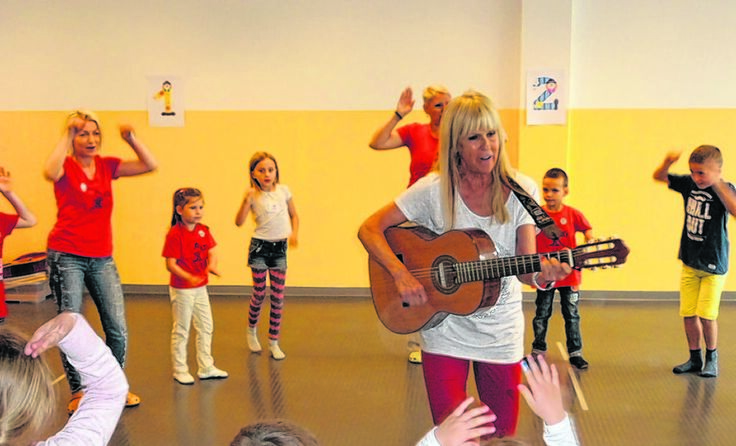 Beim Workshop wurden durch Singen und Tanzen Englischkenntnisse vermittelt.