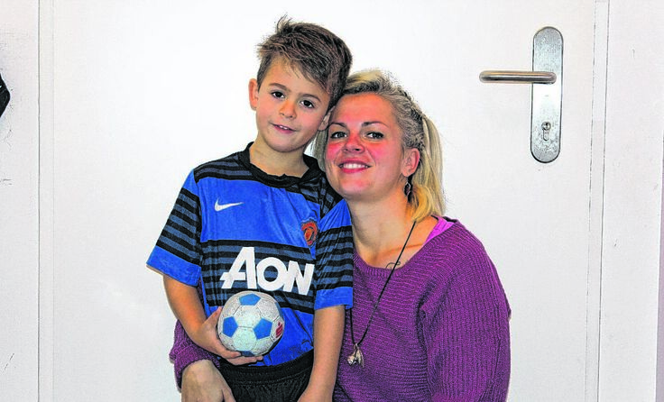Birgit H. mit ihrem fünfjährigen Sohn Philipp, der unter einem Nerventumor leidet. 