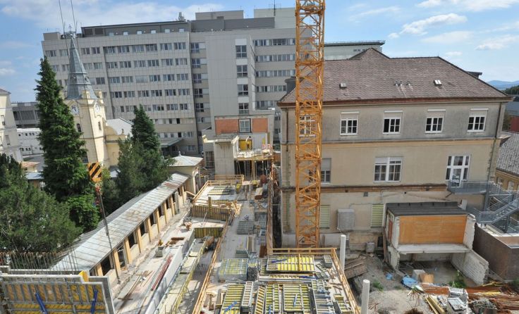 Einige Gebäudeteile sind noch in der Errichtung. Fotos: Josef Vorlaufer 