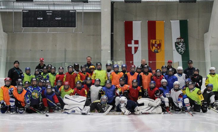 Insgesamt über 90 Kinder nahmen am Eishockey-Trainingslager teil. Foto: NÖELV