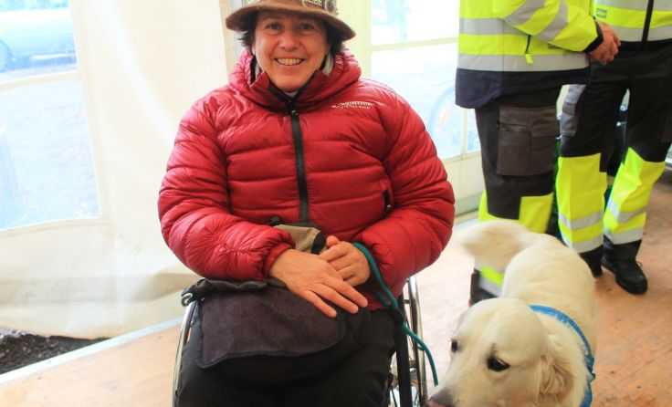 Elisabeth Maier mit ihrem Hund Atar bei der Eröffnung der Kerntangente Nord. Foto: Thomas Lettner